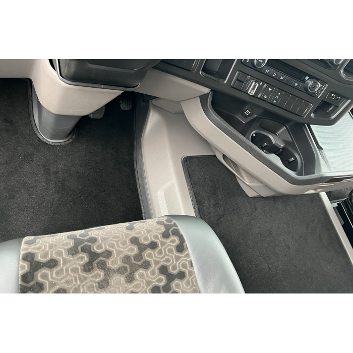 Килимки текстильні Premium (Чорний) для Volvo FH 2012- рр
