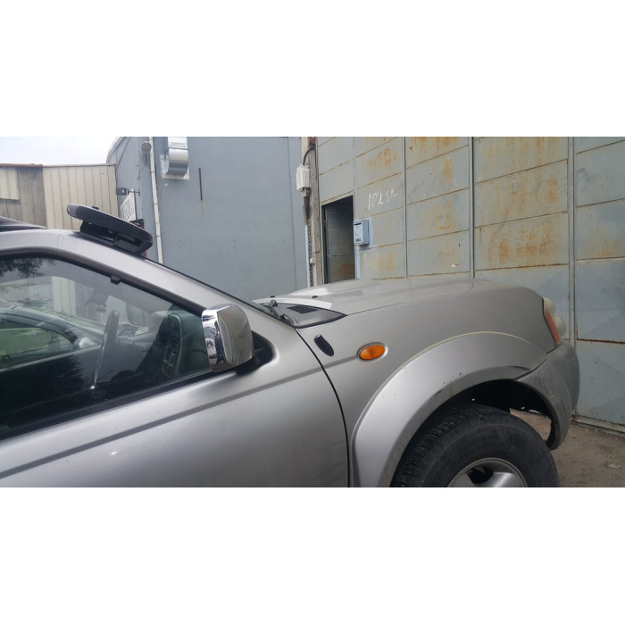 Козирьок на лобове скло (чорний глянець, 5мм) для Nissan NP300 1999-2015 рр
