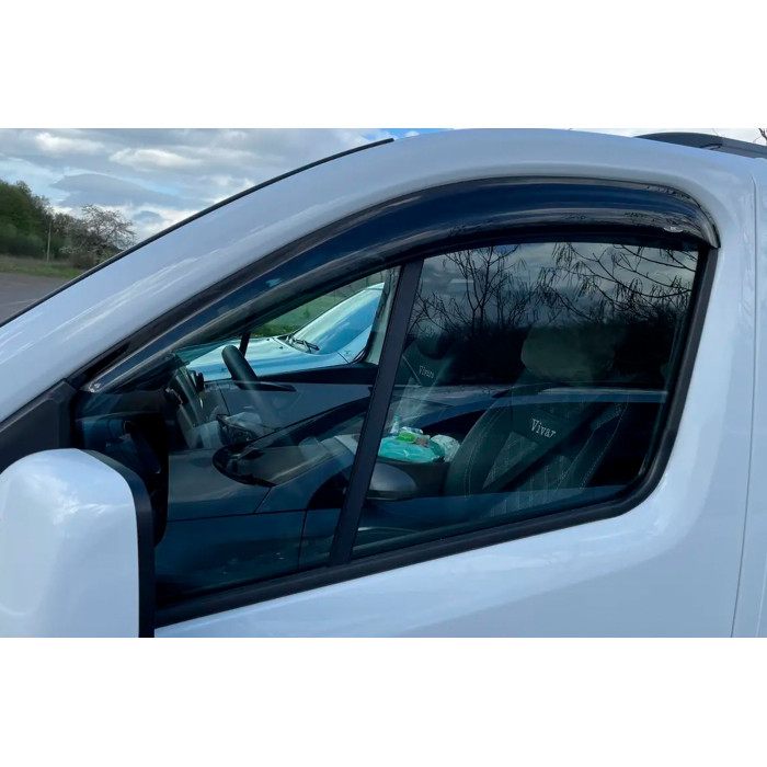 Вітровики (2 шт, HIC) для Renault Trafic 2015- рр